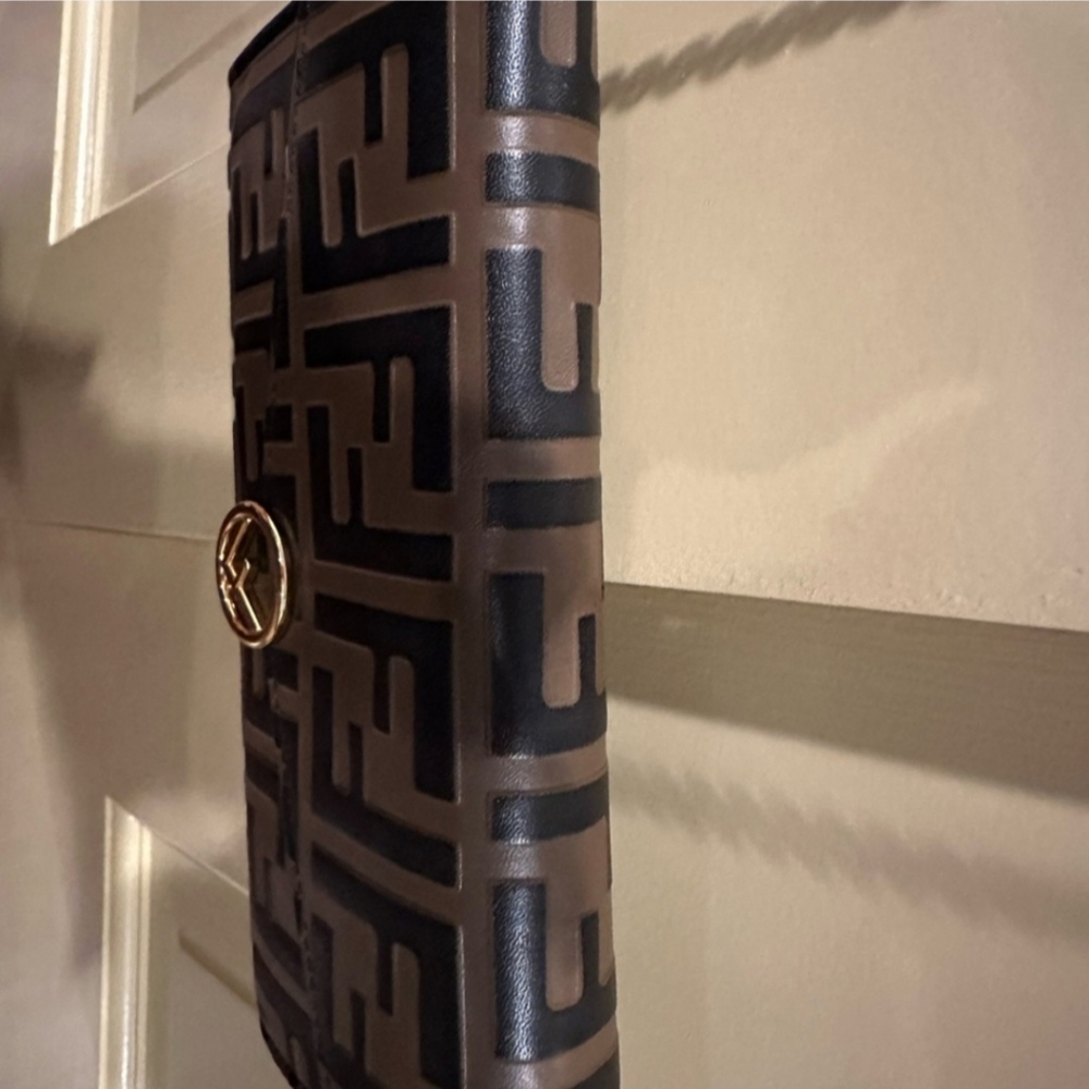 Fendi Black and Brown Logo Clutch - Picture 11 of 13